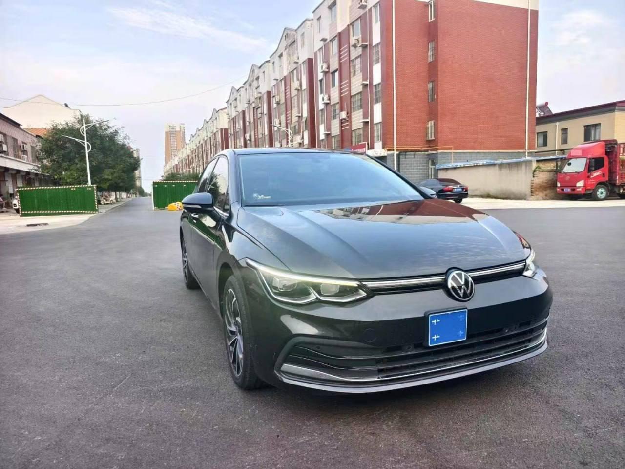 Volkswagen Golf — фото автомобиля
