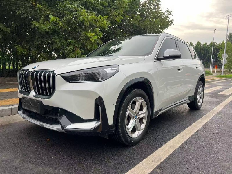BMW X1 — фото автомобиля