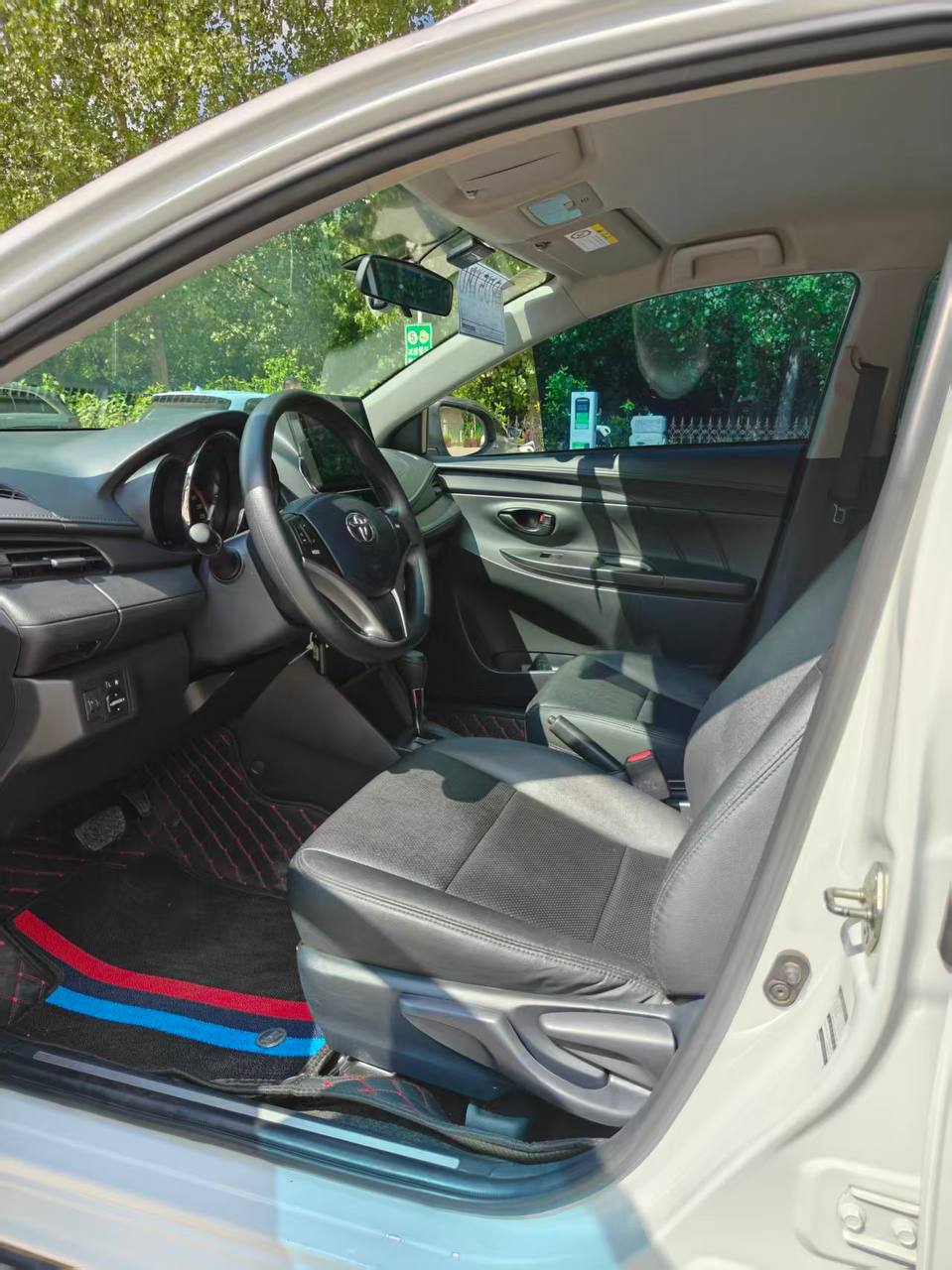 Toyota YARiS L, фотография 8