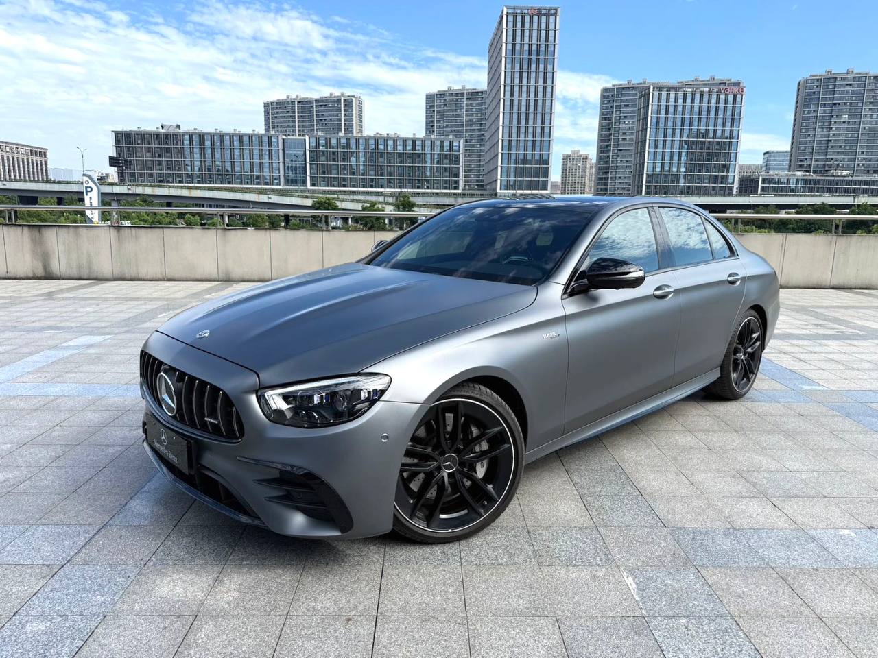Mercedes-Benz E-Class — фото автомобиля
