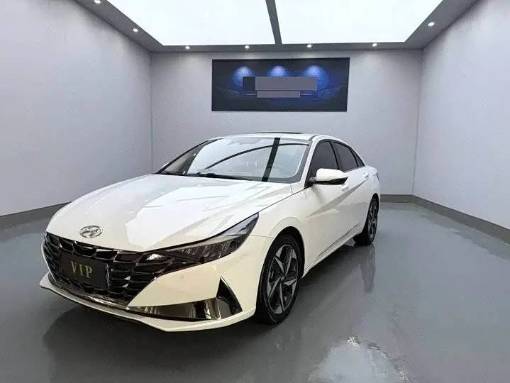 Hyundai Elantra — фото автомобиля